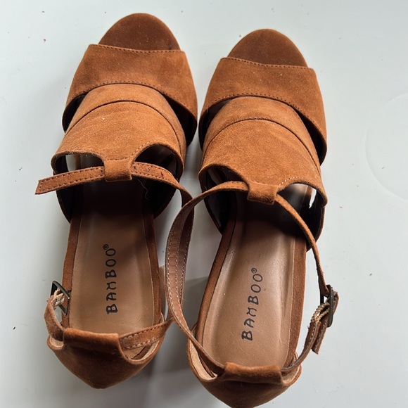 Vegan suede sandals. - Picture 3 of 5